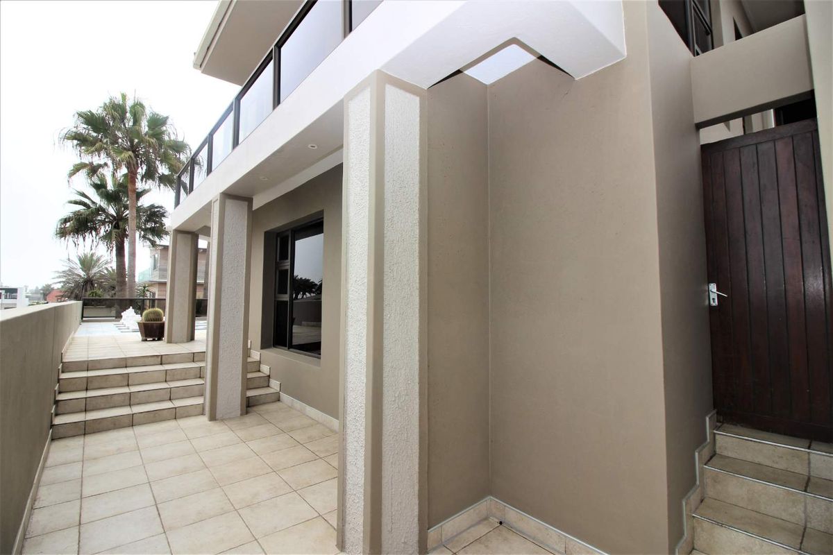 LUXURY SEA VIEW HOUSE FOR SALE IN CUL DE SAC - CENTRAL SWAKOPMUND - Photo 2