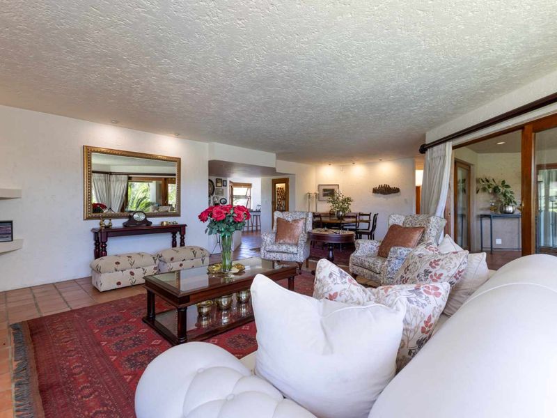 LIGHT, BRIGHT AND BREEZY ENTERTAINER / FAMILY HOME IN THE HEART OF LONEHILL IN A QUIET CUL-DE-SAC - Photo 10