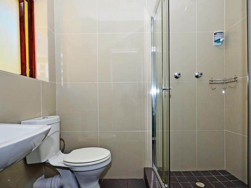 Furnished room in Communal living building - Photo 3