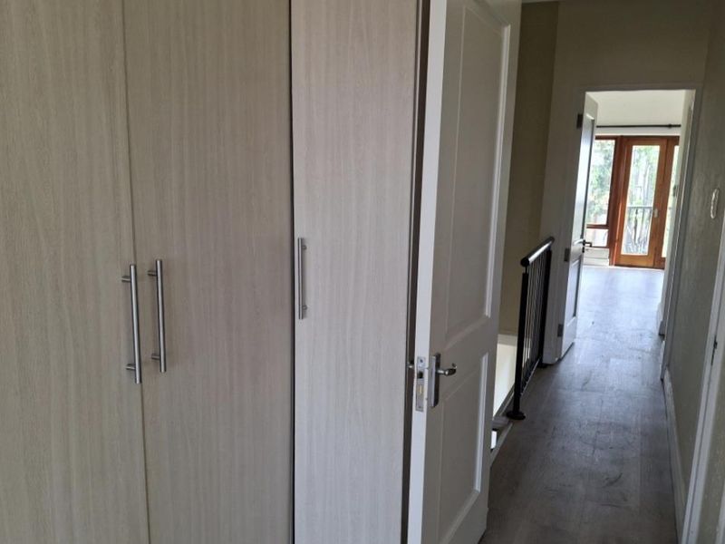 A GORGEOUS UNFURNISHED TWO BEDROOM DUPLEX - Photo 7