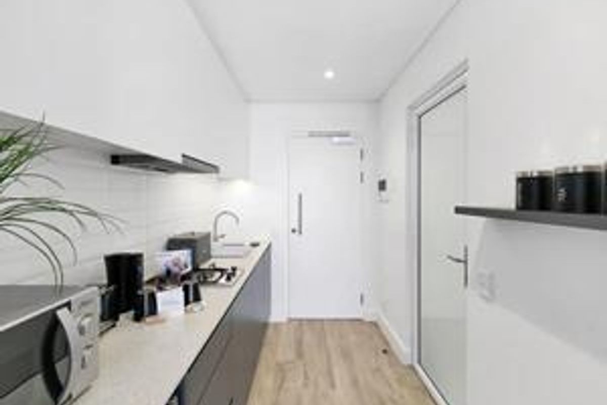 Studio Apartment with Iconic Mountain Views – For Sale | 1 on Albert, Woodstock, Cape Town - Photo 2