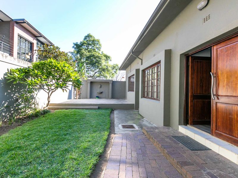 HOME IN THE HEART OF ROSEBANK - Photo 2