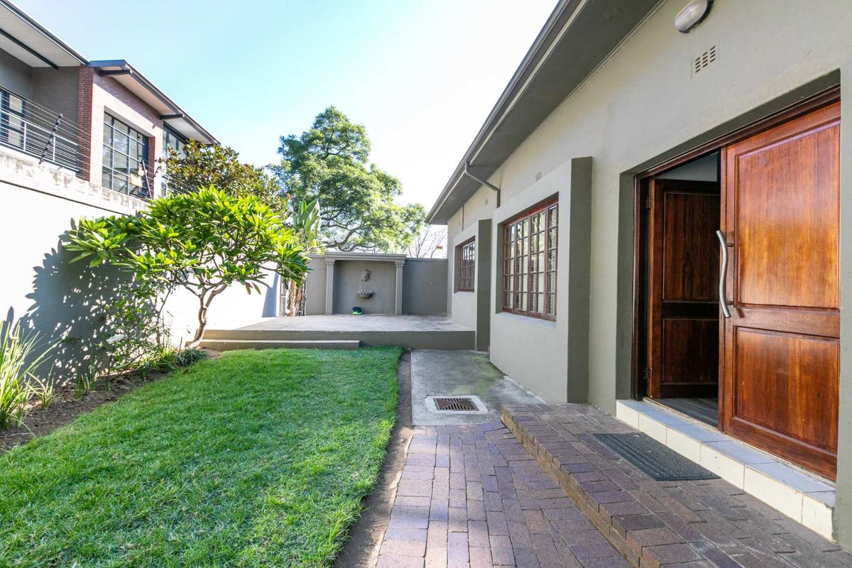 HOME IN THE HEART OF ROSEBANK - Photo 2