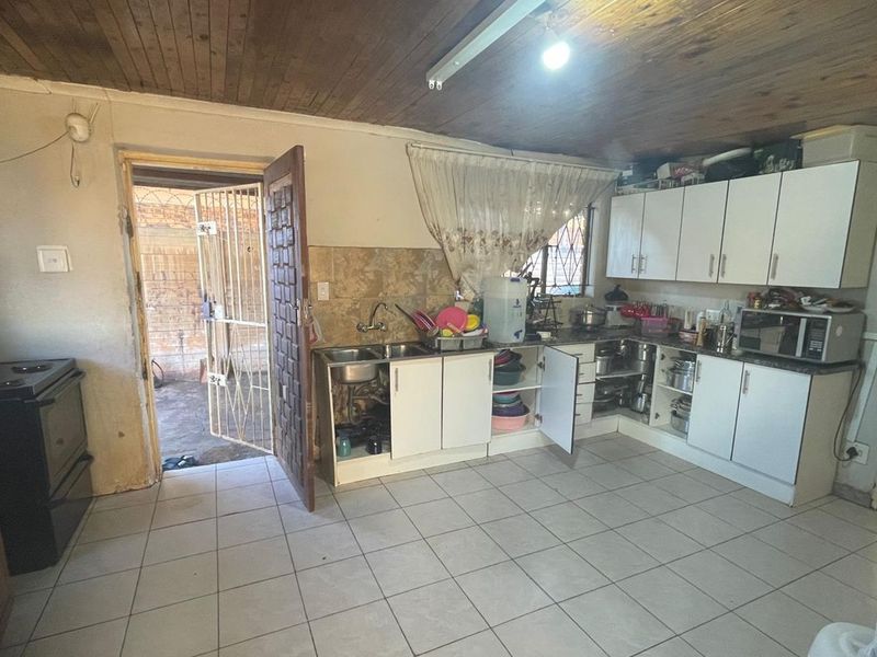 Starter 3 Bedroom House - Photo 3