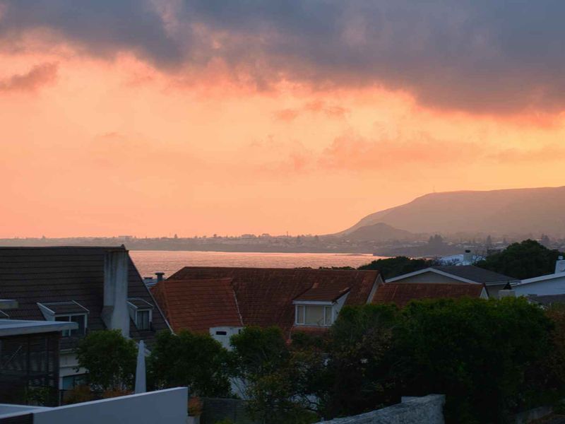 Prime Coastal Escape - Photo 6