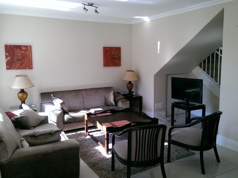 2 BEDROOM FURNISHED GARDEN TOWNHOUSE TO RENT IN MORNINGSIDE. - Photo 3