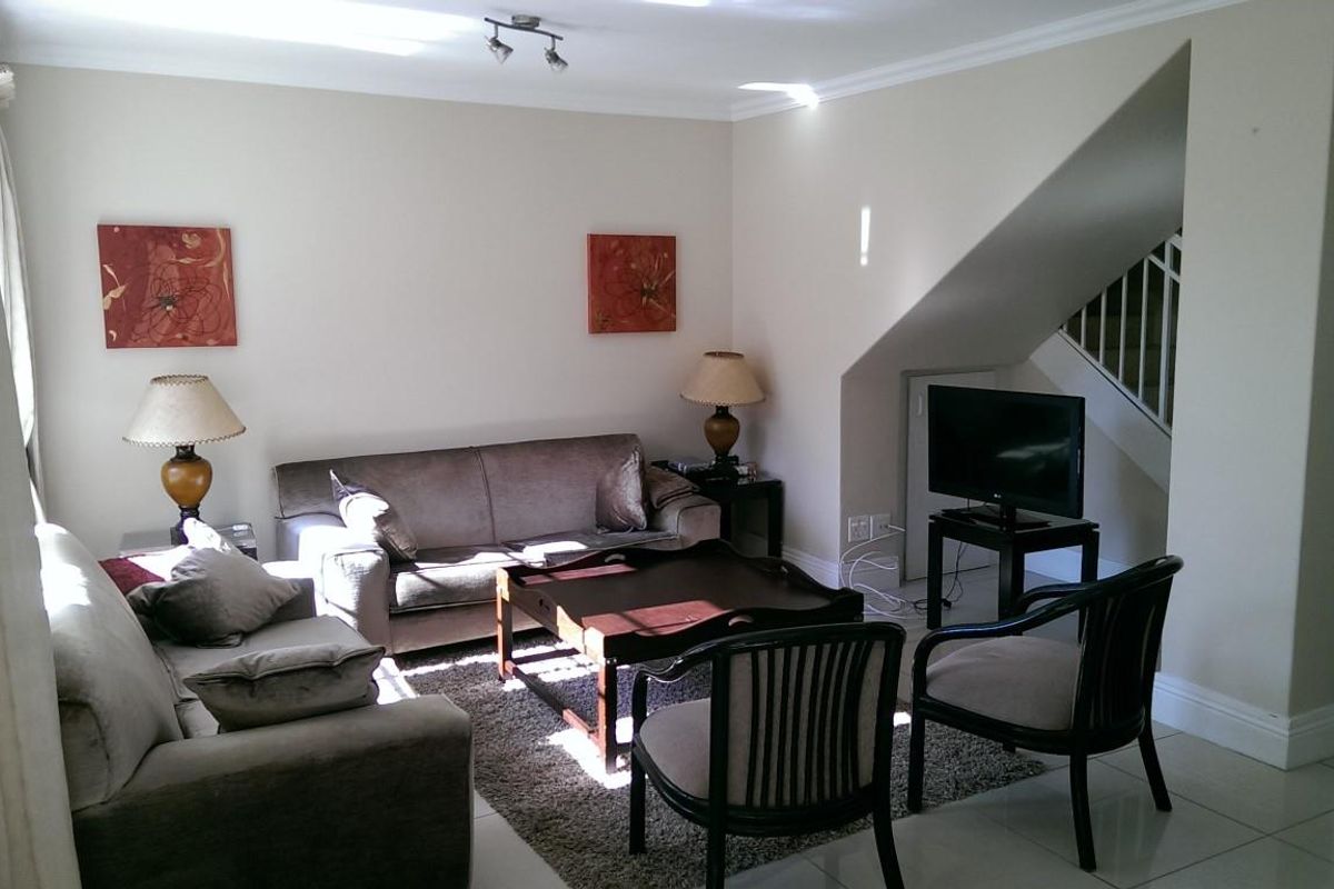 2 BEDROOM FURNISHED GARDEN TOWNHOUSE TO RENT IN MORNINGSIDE. - Photo 3