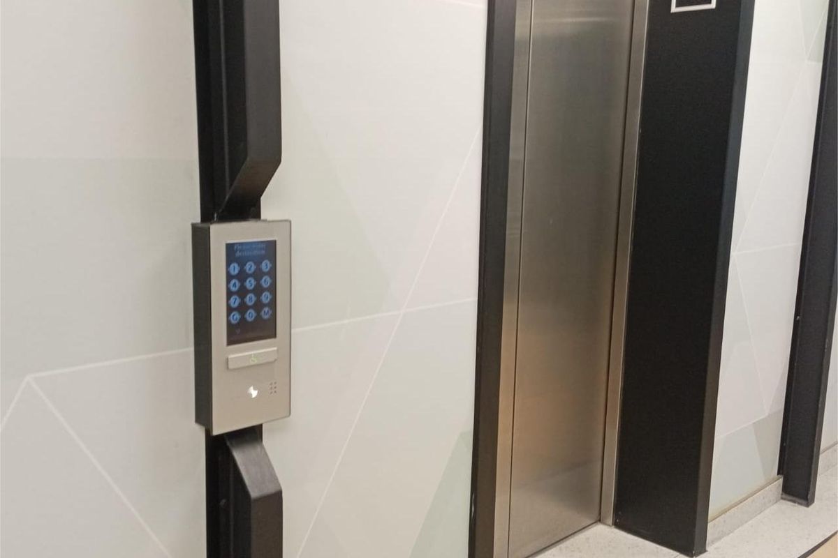 Sky-High Office with Breathtaking Sea & Mountain Views! - Photo 2