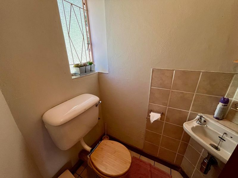 Spacious Family Home with Large Granny Flat for Sale in Villieria – Priced to Sell! - Photo 6