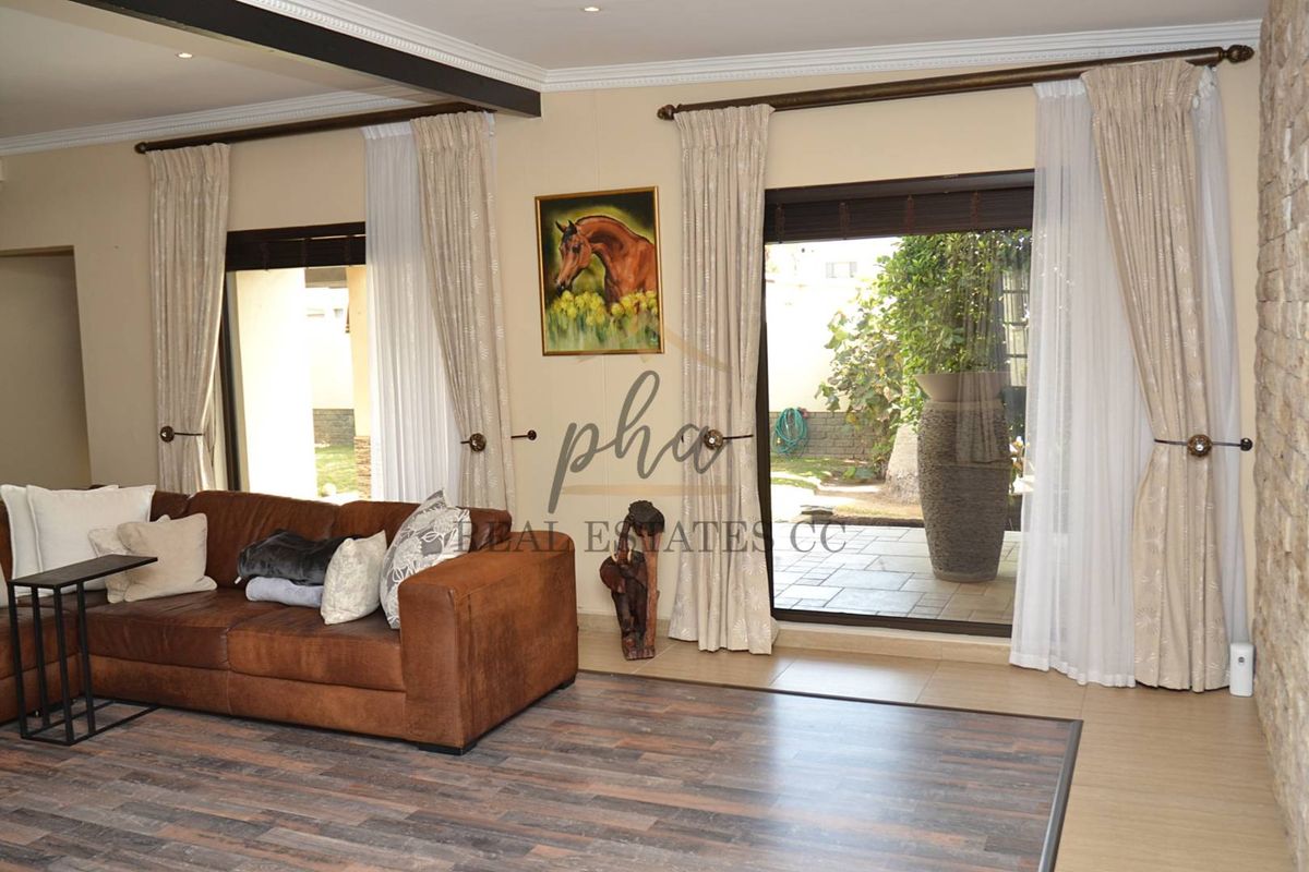 Stunning Four-Bedroom luxurious Home for Sale in Walvis Bay - Photo 5