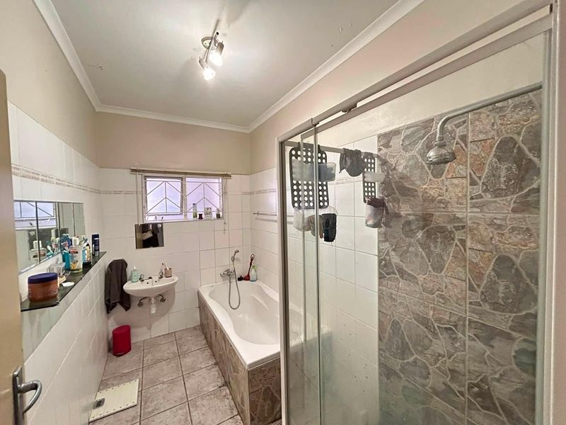 PRIME OFFICE INVESTMENT IN A HIGH-DEMAND LOCATION - Photo 8
