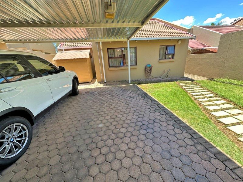 Pet Friendly two-bedroom two-bathroom ground floor simplex home for rent in North Riding - Photo 7