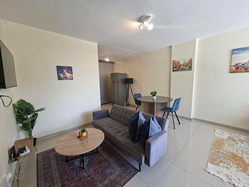 Bright and Spacious Fully Furnished Studio Apartment to Rent in Illovo Mews - Photo 8