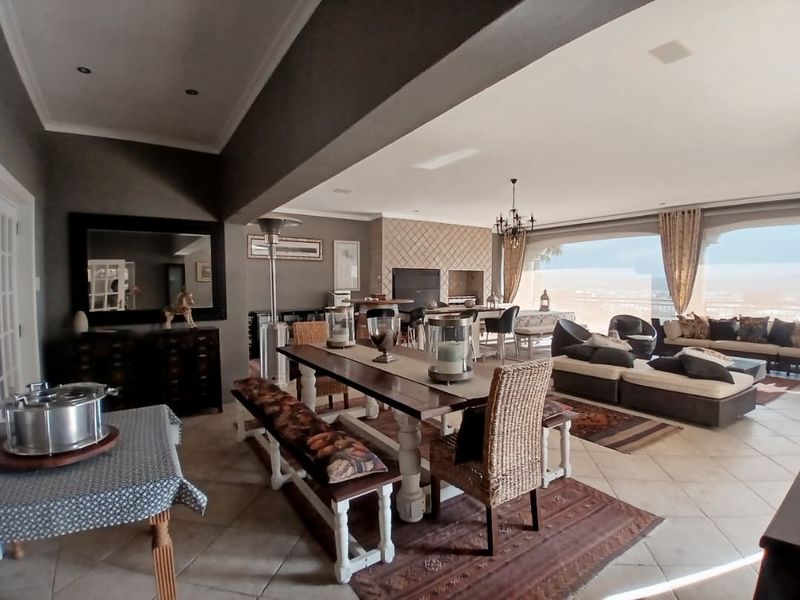 Spacious double-story home on a generous 2,296 m2 residential erf in Windhoek's sought-after suburb - Photo 4