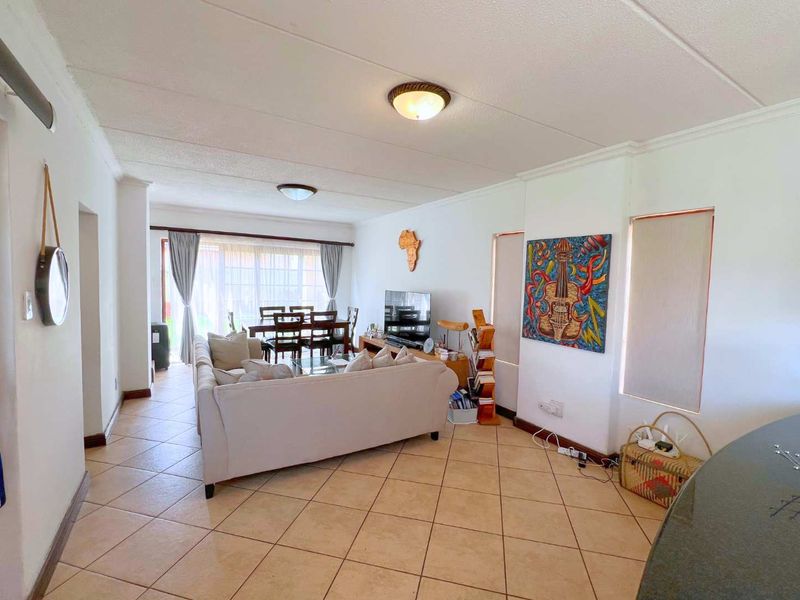 Two Bedroom townhouse to let - Photo 5