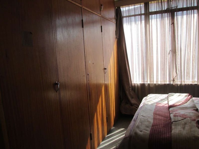 VERY BEAUTIFUL [1] ONE BEDROOM APARTMENT FOR SALE IN SUNNYSIDE [ PRETORIA ] - Photo 9