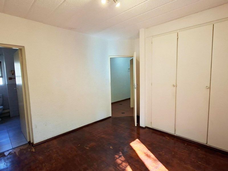 Spacious 3 bedroom, 2 bathroom, ground floor apartment available for sale in Bryanston - Photo 9