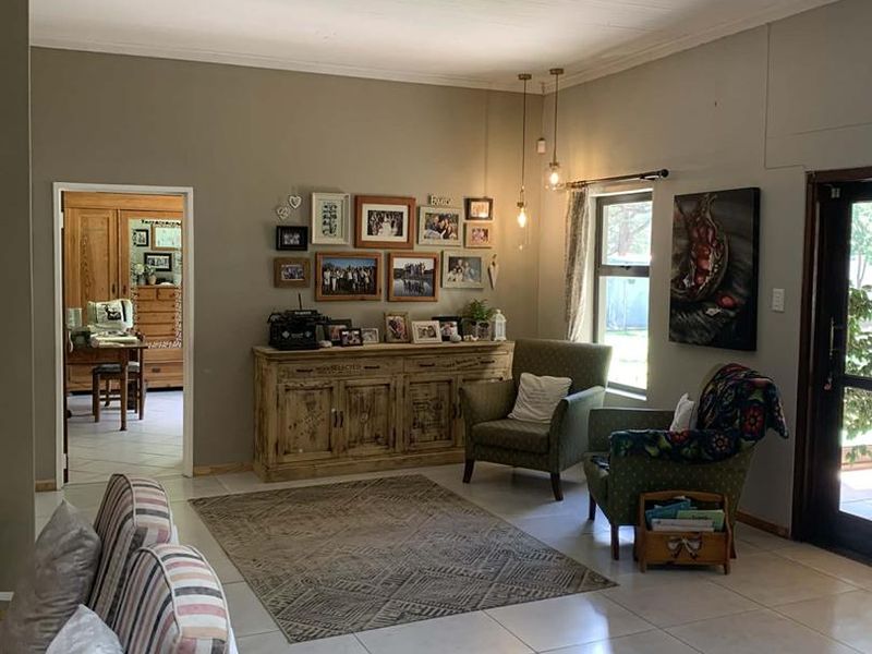 Escape to Tranquility: Spacious Home with Flat & Entertainment - Photo 5