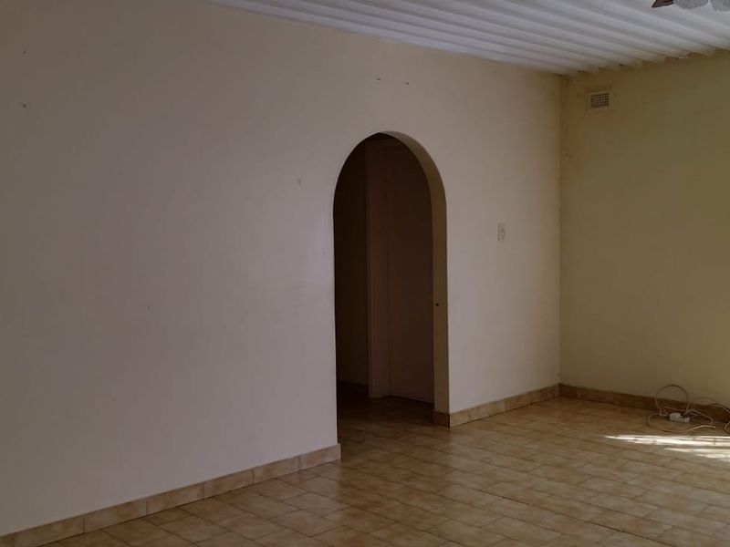 Lovely 4 Bedroom Double storey House for rent - Photo 8