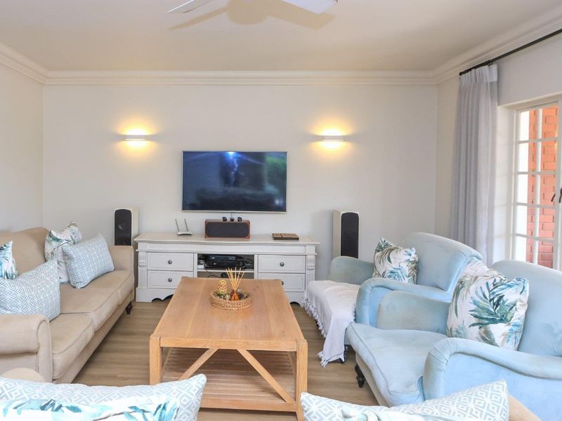 Immaculate, 4 Bedroom Family Home - Photo 7