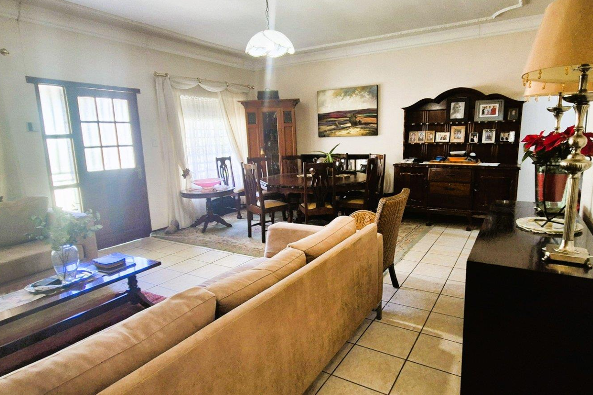 Elegant, Low-Maintenance Townhouse in Prime Keidebees - Photo 3