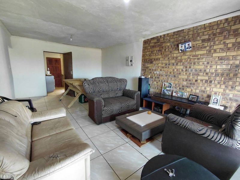 "Earn & Live: Home with Income Cottage in Top Spot!" - Photo 4