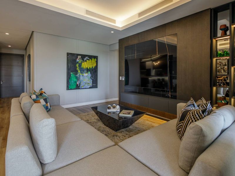 Luxurious 3-Bedroom Apartment in City Centre, Steyn City - Photo 9