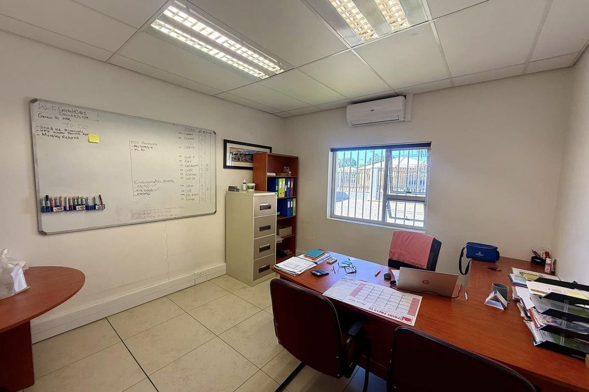 3 Private Office Spaces TO LET Eros - Photo 5