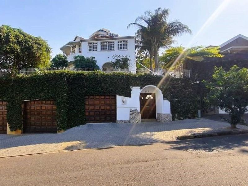 Stunning Double-Storey House with City and Sea Views in Musgrave - Photo 6