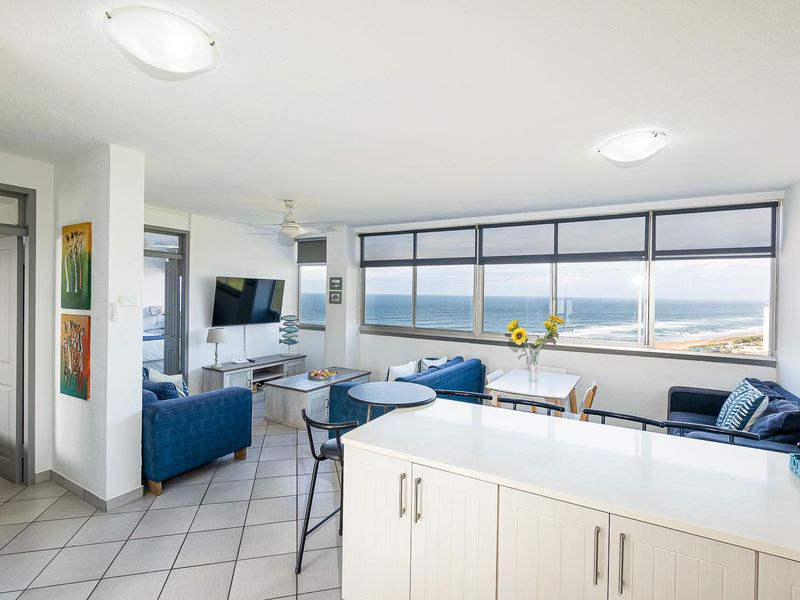 Modern, furnished and on the beach - Photo 6