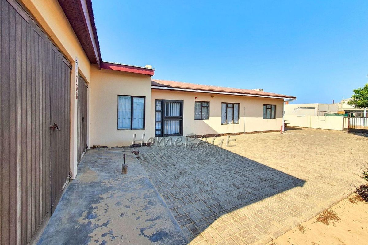 Ext 3 (North Dune), Henties Bay:  4 Bedr Home in POPULAR Oester Street is for Sale - Photo 4