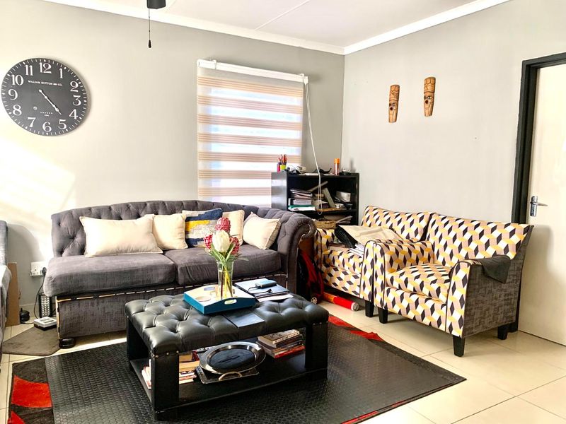 Comfortable-2 bedroom house in Raceway Park - Photo 4