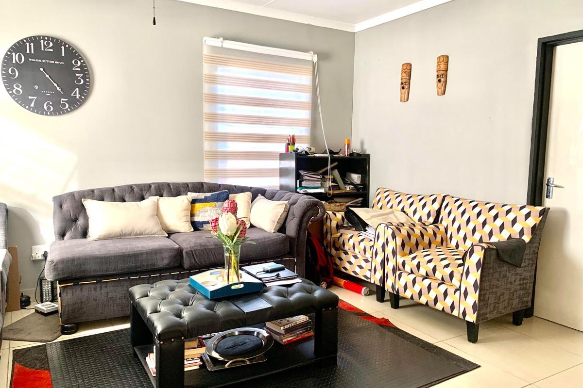 Comfortable-2 bedroom house in Raceway Park - Photo 4