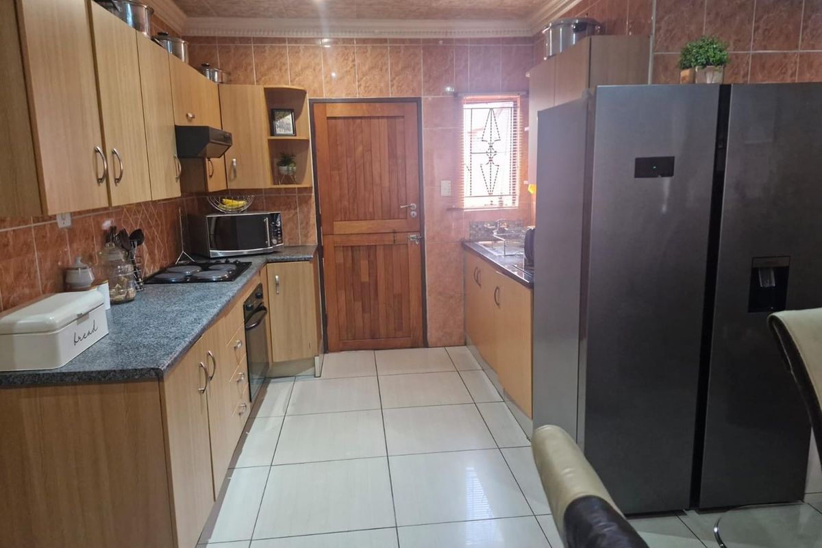 Spacious 3 bedroom house awaits - Photo 3