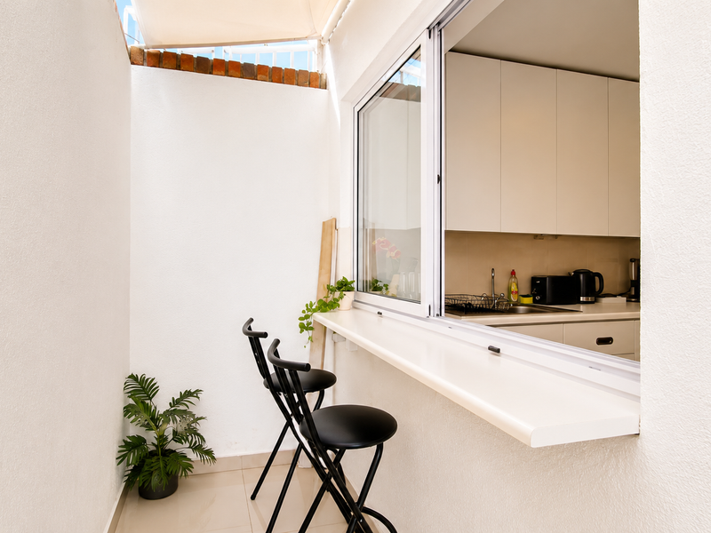 Secure Furnished Studio with Patio & Parking - Tamboerskloof - Photo 6