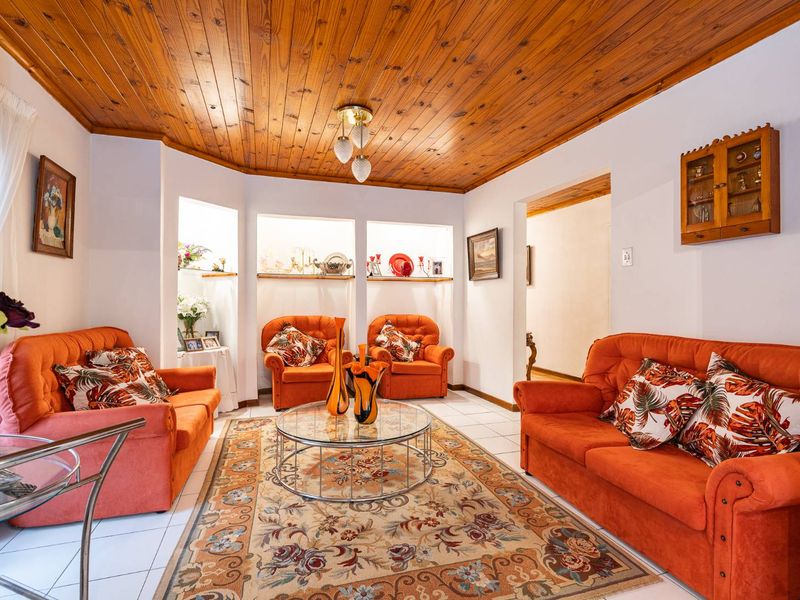 Character Home in Walmer Estate with Scope for Renovation and Rental Potential - Photo 2