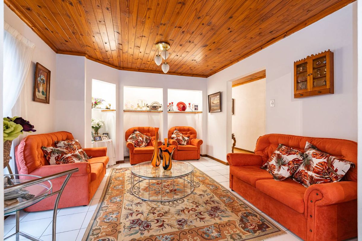 Character Home in Walmer Estate with Scope for Renovation and Rental Potential - Photo 2