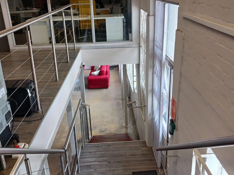 Commercial property for sale in a secure business park with great potential - Photo 8