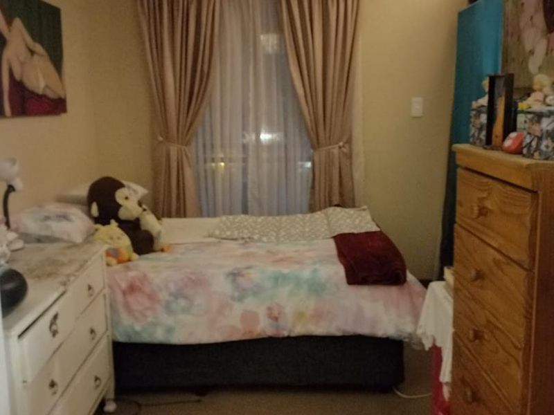 Modern 1-Bedroom Apartment for Sale in Willow Acres Estate - Photo 10