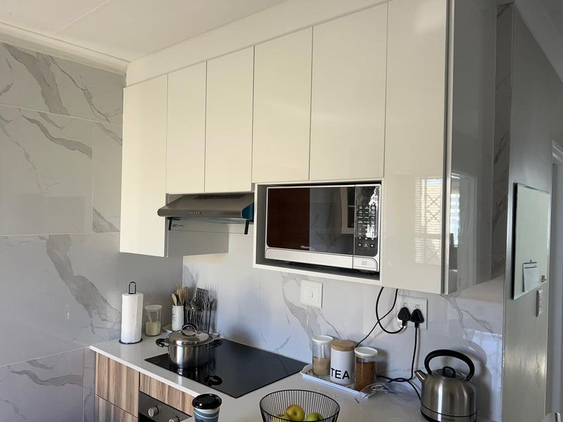 Clayville - R 950 000 Neat Family Home ! - Photo 4