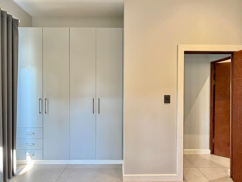 Modern Spacious Home - Photo 10