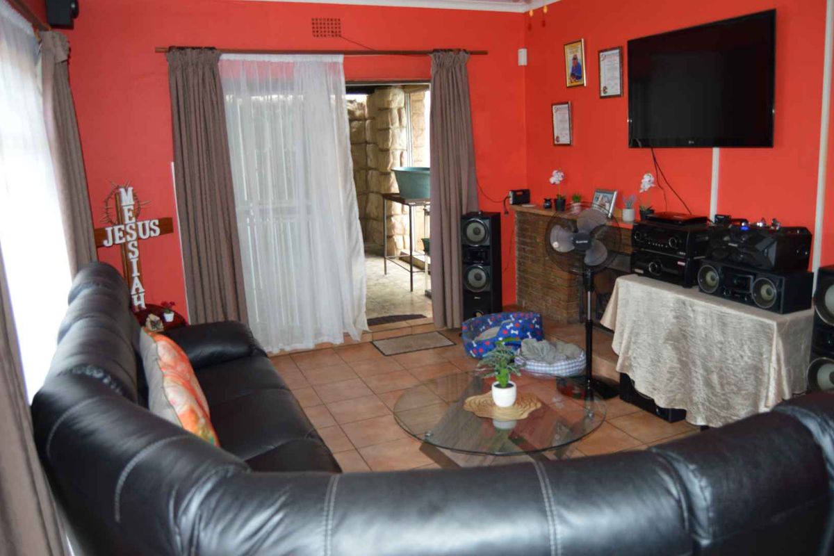 Family Home With A Flatlet In Dinwiddie - Photo 5