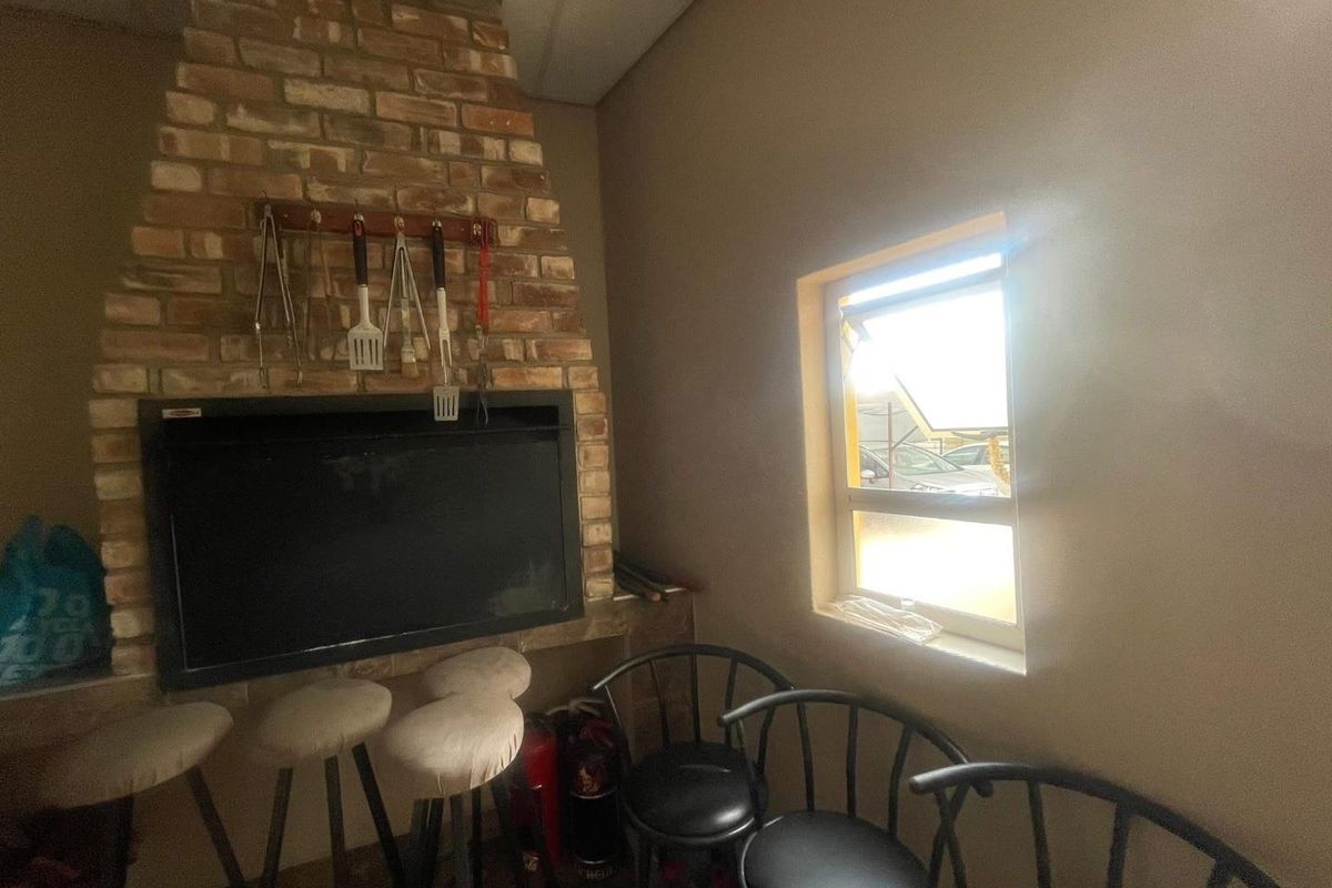 OLD ACADEMIA GOLDEN OLDIE AWAITING TO BE TRANSFORMED - Photo 5