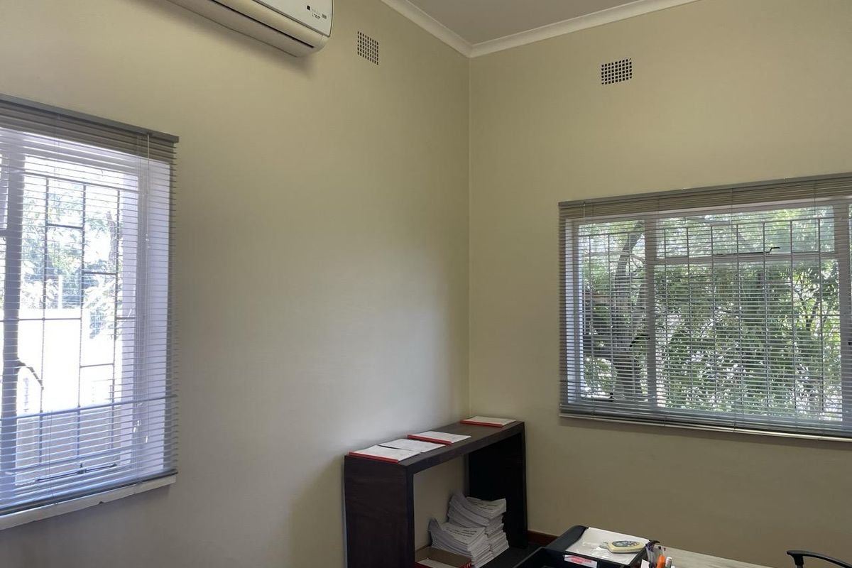 Huge property in Windhoek City Centre Office zoned! - Photo 5
