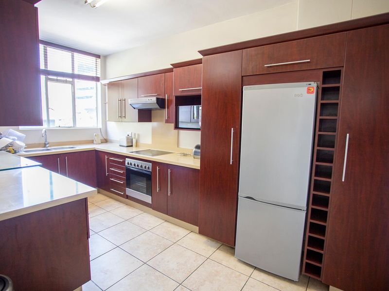 Renovated Luxurious, Airbnb-Friendly Goldmine in Sandton Central - Photo 2