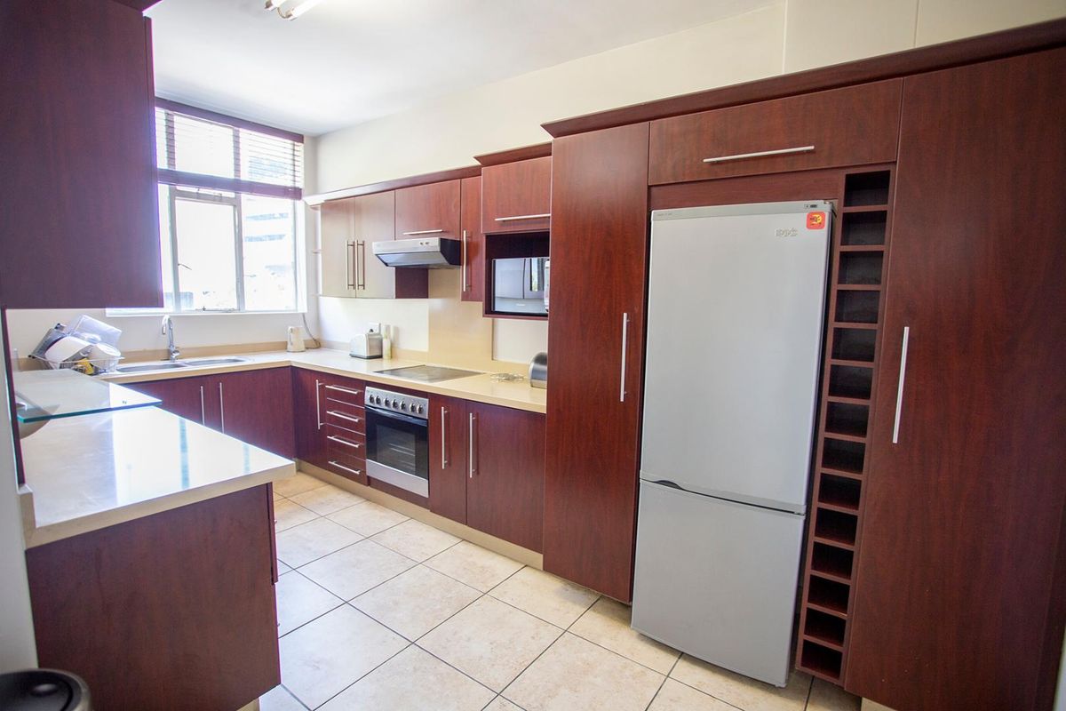 Renovated Luxurious, Airbnb-Friendly Goldmine in Sandton Central - Photo 2