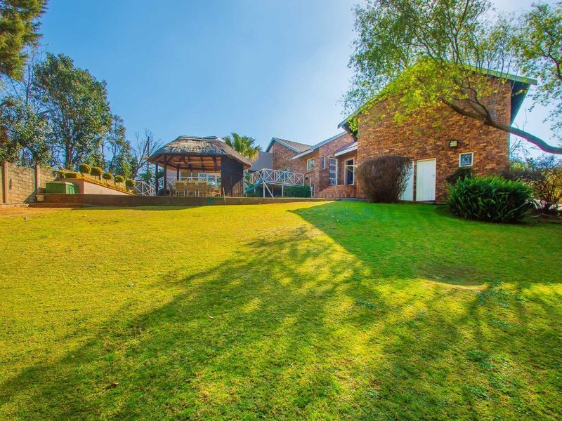 Elevate Your Lifestyle with This Stunning Family Residence - Photo 2