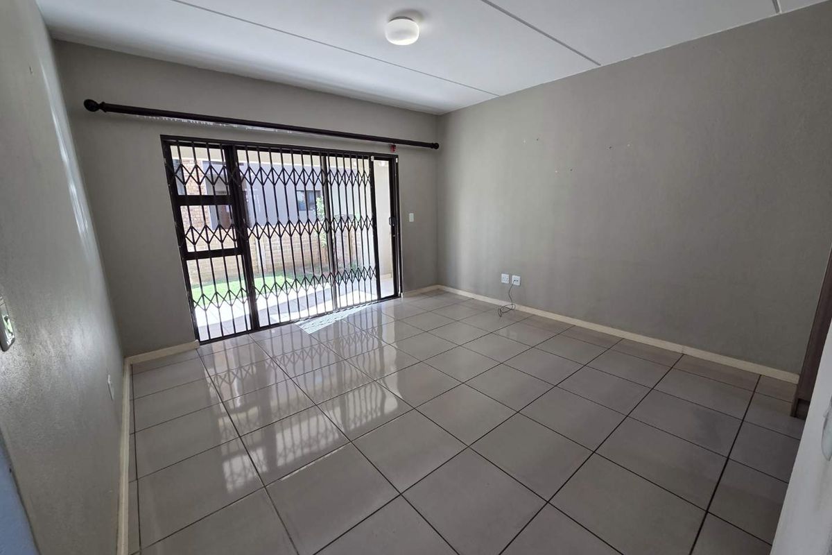 Secure 2-Bedroom Garden Unit – Pet-Friendly - Photo 4