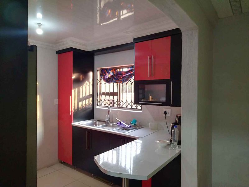 4 bedrooms house for sale in Soshanguve South - Photo 6