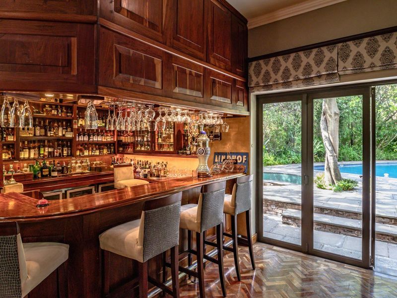 Exceptional Lodge-Style Residence with Cottages - Photo 5